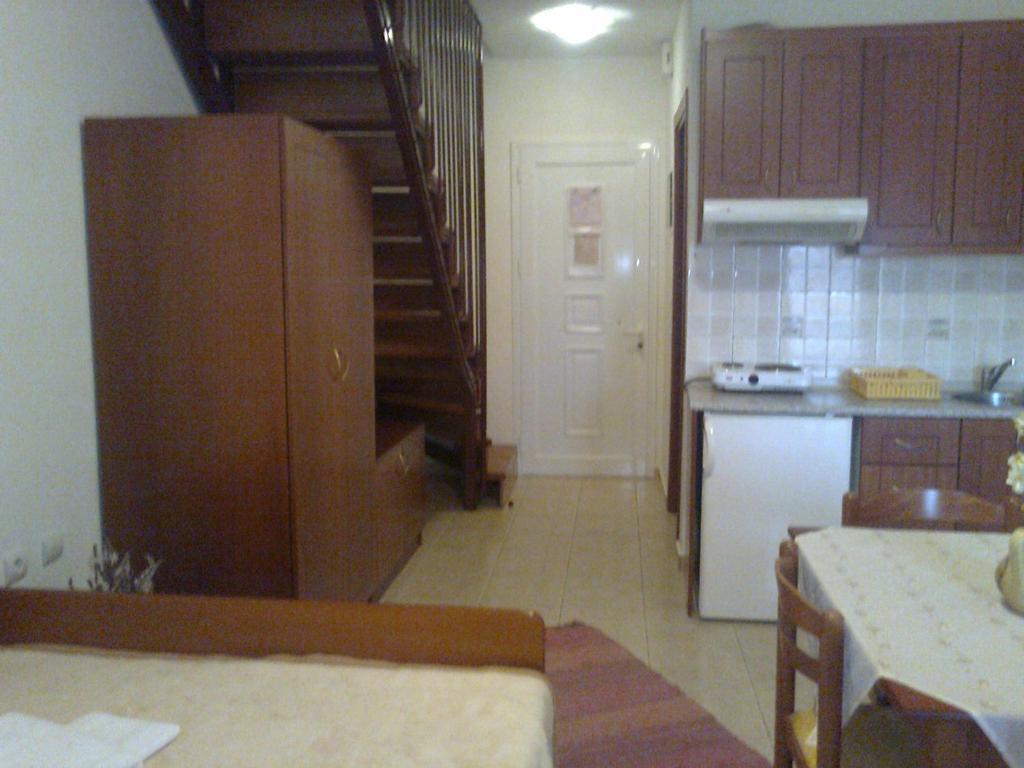 Phyllis Maisonettes Kallithea  Rum bild
